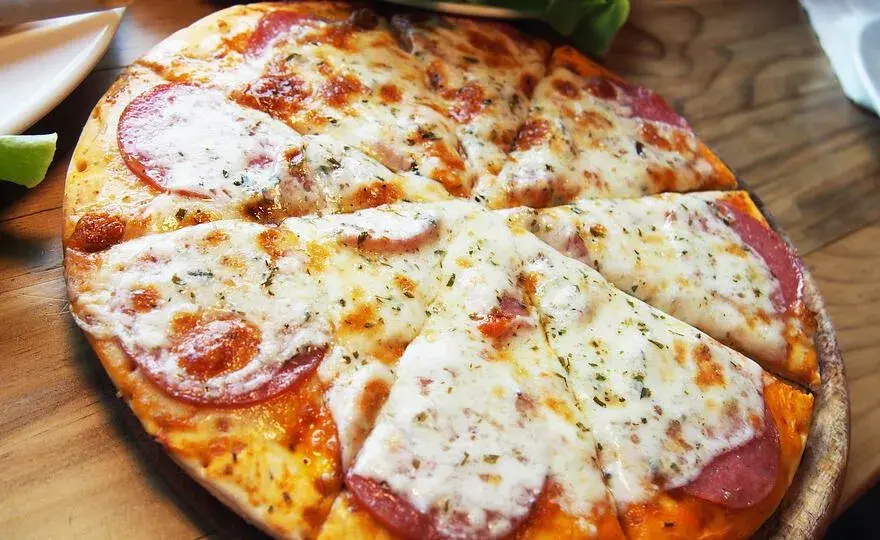 Jaki ser na pizzę: najlepsze opcje, które zmienią Twój smak