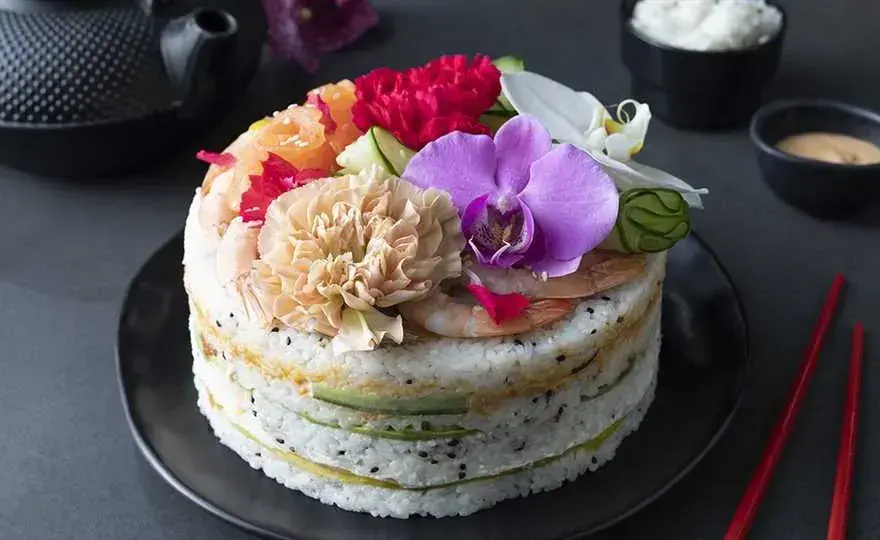 Jak zrobić tort sushi - prosta receptura i dekoracje, które zachwycą