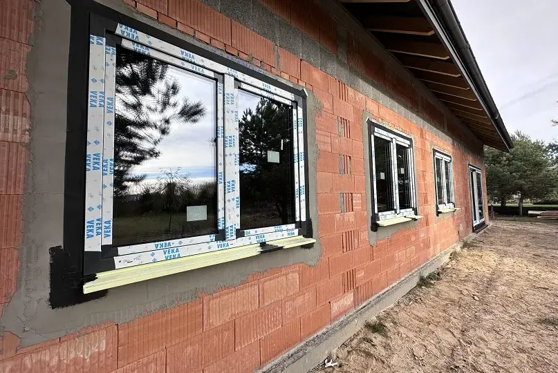 Ciepłe parapety czy warto je montować, aby zaoszczędzić na ogrzewaniu?