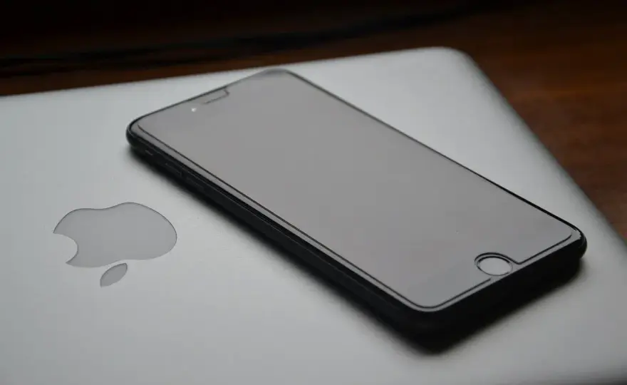 Jak włączyć iPhone 6, gdy nie reaguje lub ma rozładowaną baterię