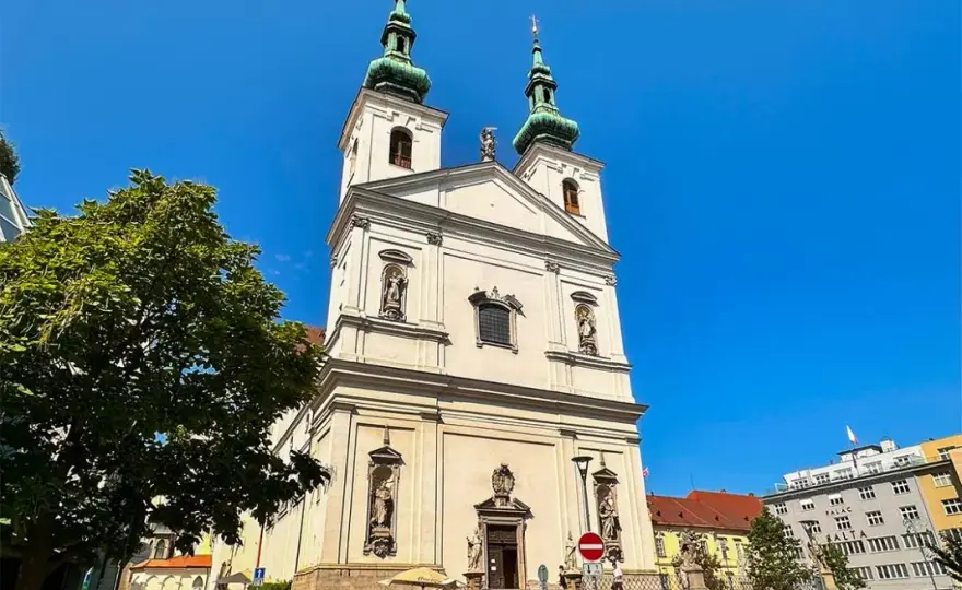 Kto założył kościół? Odkryj nieznane fakty o jego początkach