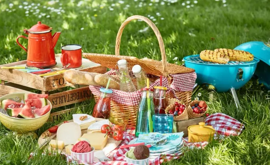 Co na piknik? Sprawdzone menu i porady dla idealnego kosza