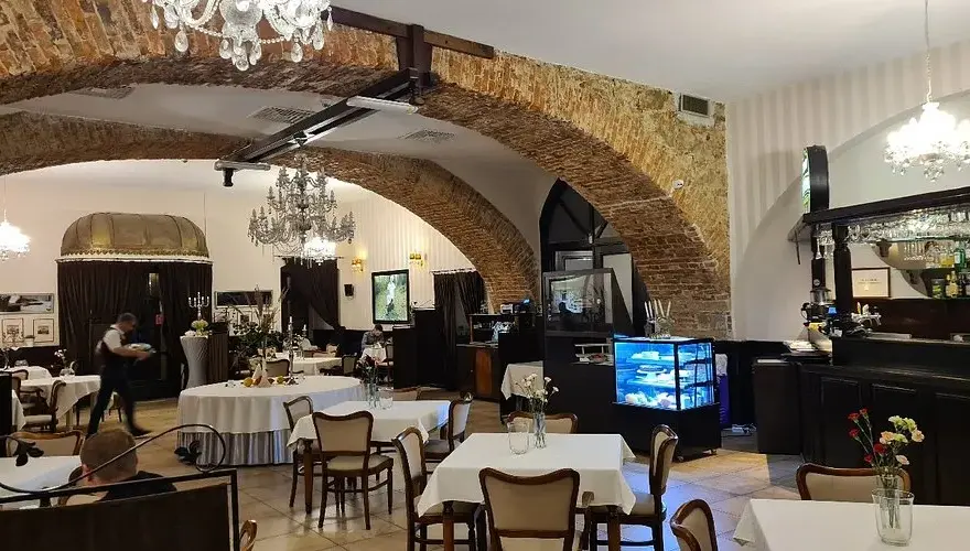 Gdzie zjeść w Wałbrzychu? Od Zamku Książ po lokalne smaki!