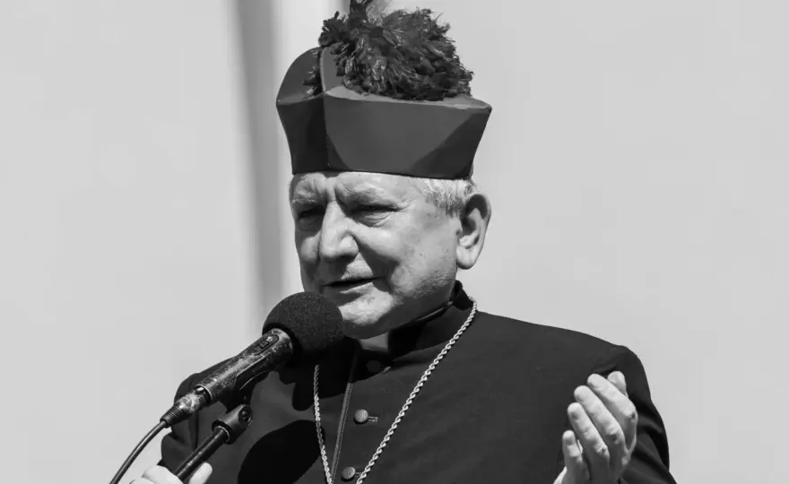 Jaki biskup zmarł ostatnio? Poznaj życie i osiągnięcia biskupa