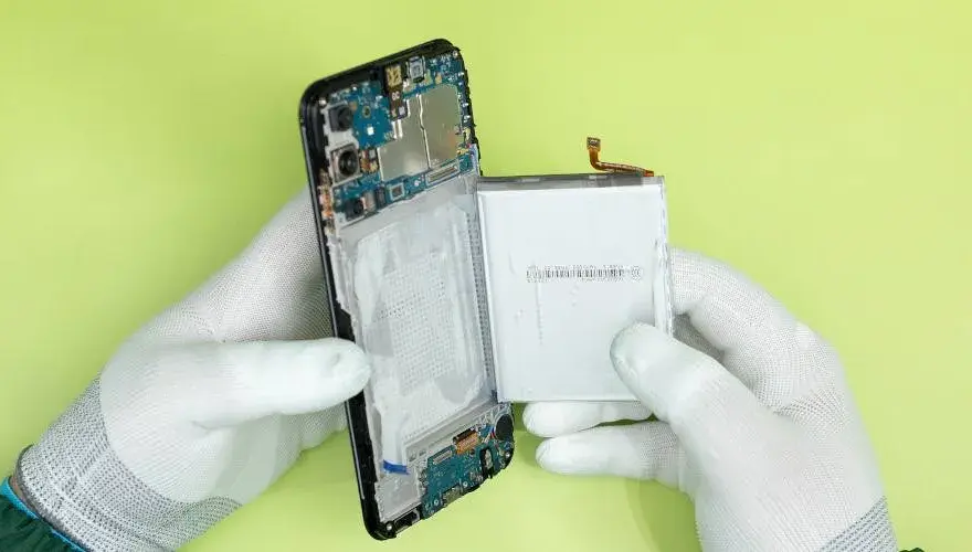 Wymiana baterii w Moto Z: uniknij kosztownych napraw i problemów