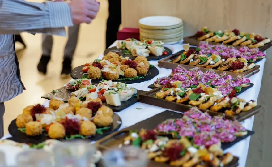 Catering na Święta: Menu, Ceny i Jak Wybrać Najlepszy