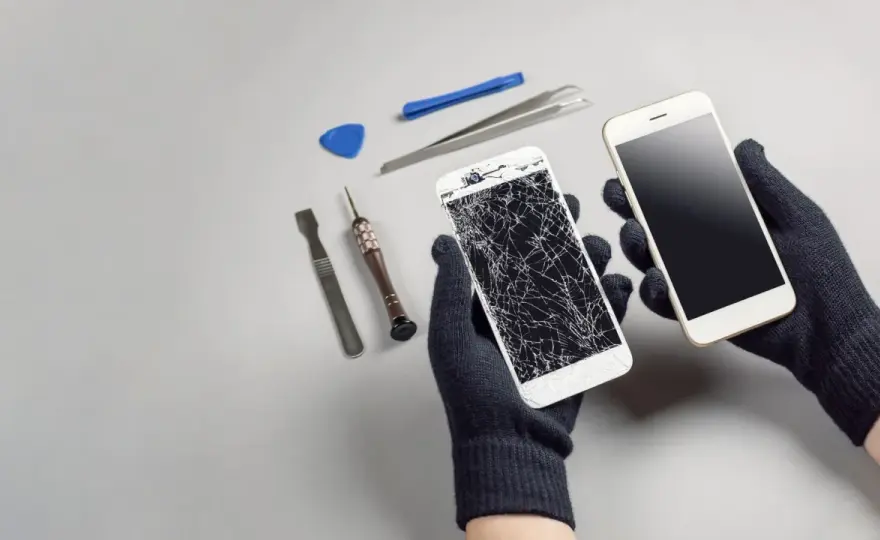 Telefon po upadku - Co się psuje i kiedy naprawa ma sens?