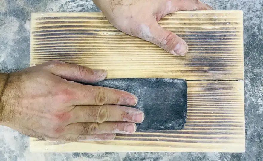 Sverniciare legno - Metodi efficaci e sicuri per ogni finitura