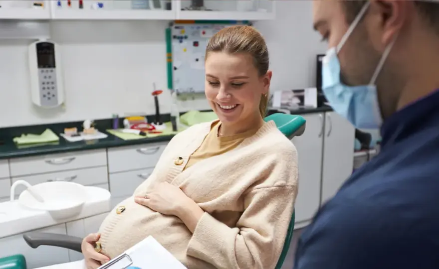 Carie in gravidanza, cure sicure e segnali da non ignorare