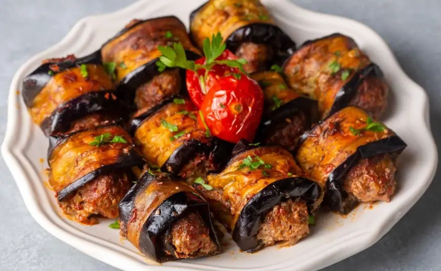 Roladki z bakłażana - przepis idealny. Jak je zrobić?