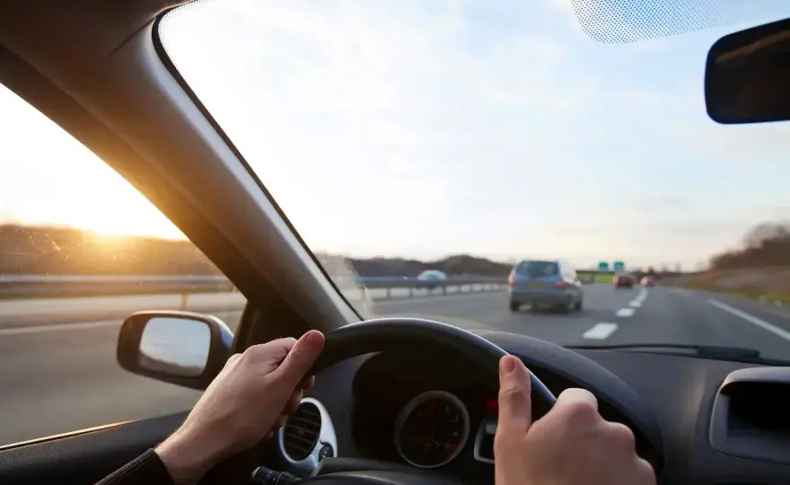 Tempomat w Toyocie Corolli - Jak używać i kiedy unikać?
