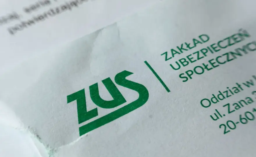Czy pierwsza emerytura jest za cały miesiąc czy tylko częściowo?