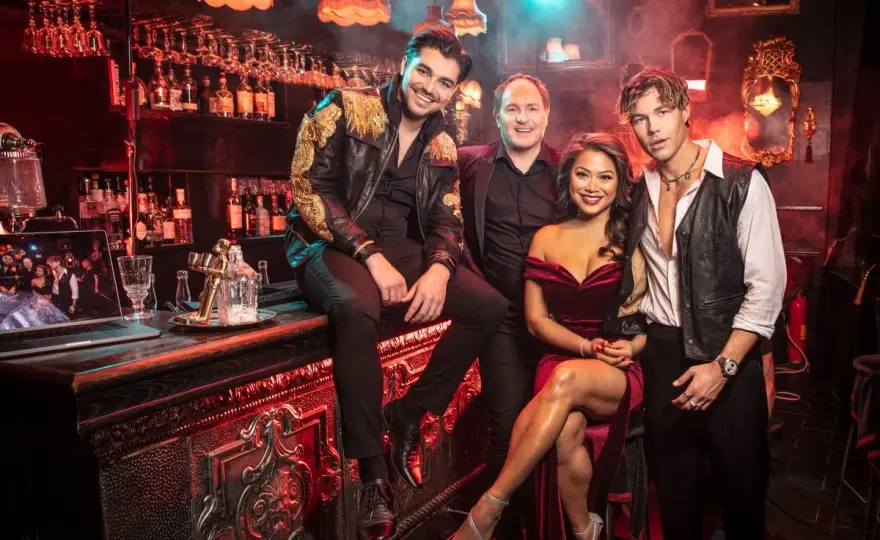 Anton Ewald i Moulin Rouge - därför passade Santiago honom