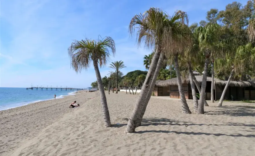 Plaże Marbella - Którą wybrać i jak uniknąć tłumów?