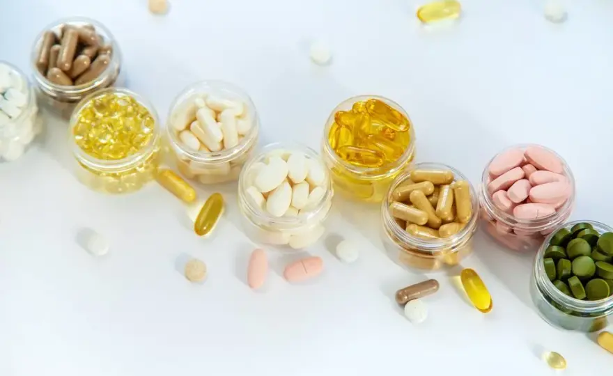 Vitamin Überdosierung: Risiken, Symptome und sichere Einnahme vermeiden