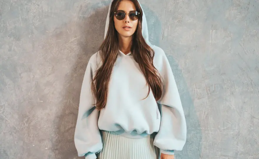 Bluzę czy bluze? Poprawna pisownia w modzie i online.