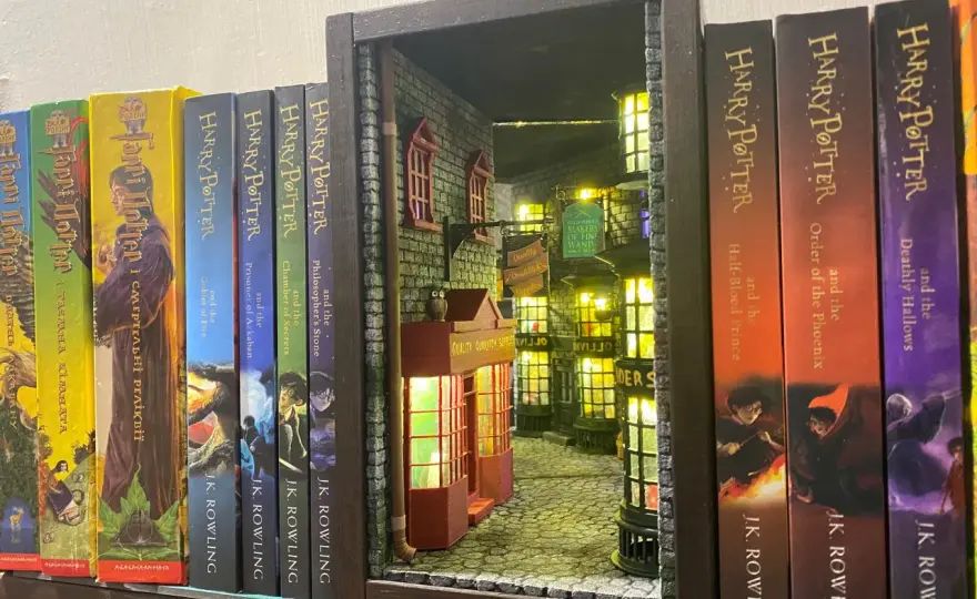 Jak jest po angielsku szafka na książki - różnice między bookcase a bookshelf