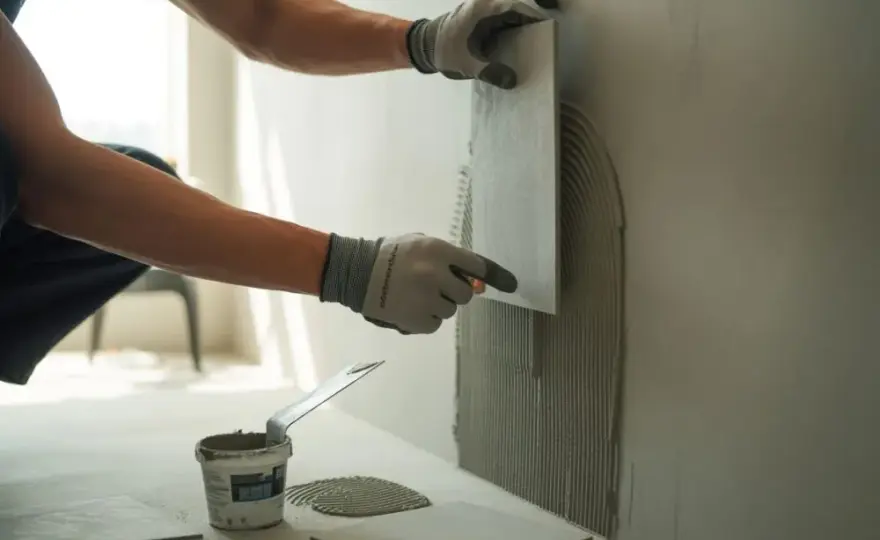 Jak układać kamień dekoracyjny betonowy? Poradnik krok po kroku