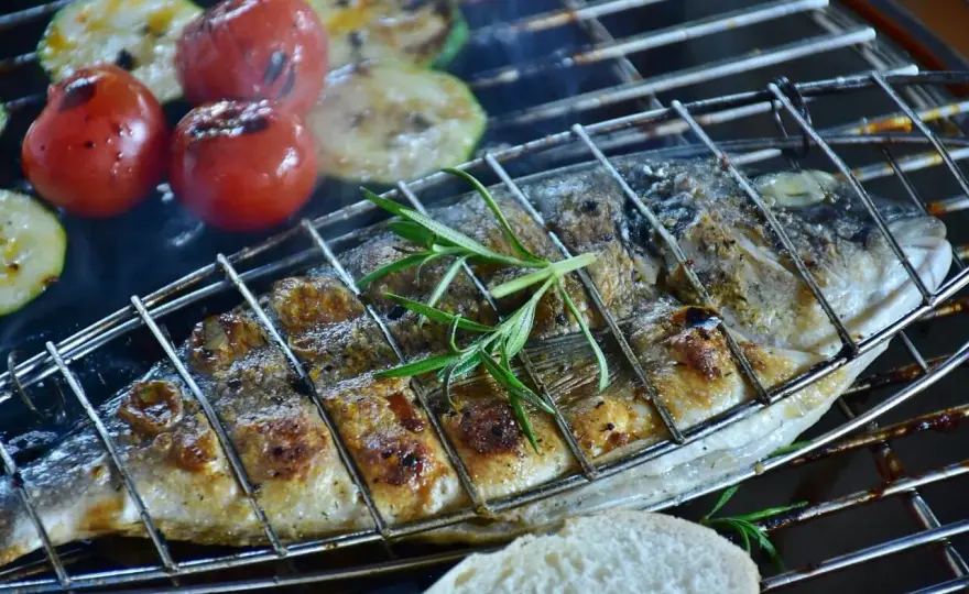 Dorade au barbecue - La cuisson parfaite, juteuse et grillée