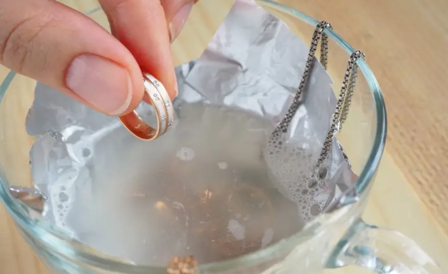 Limpiar metales con bicarbonato - Guía para no dañar
