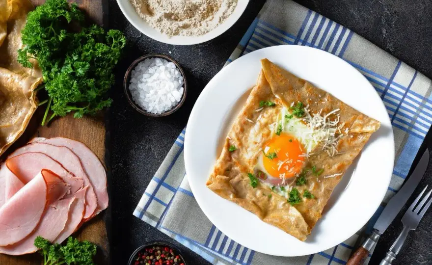 Crêpe po francusku - Czym różni się od galette?