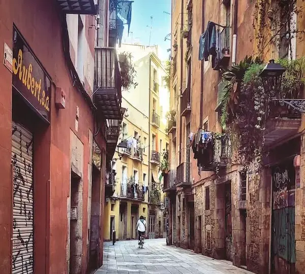 Barcelona: Gdzie spać? Dzielnice na każdą kieszeń i styl