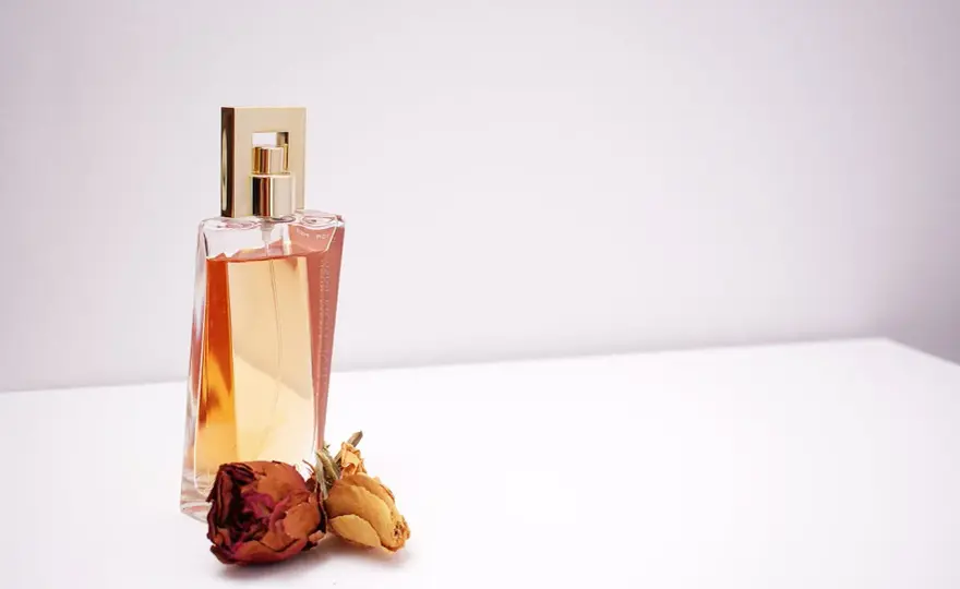 Perfumy niszowe: Co to jest i dlaczego warto je poznać? Przewodnik
