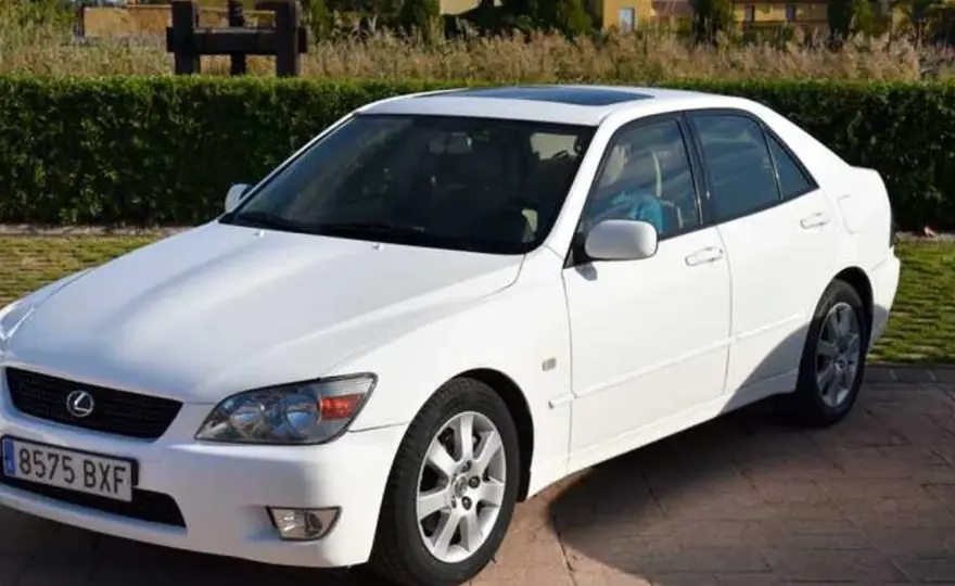Lexus IS 200 de segunda mano - ¿Qué revisar antes de comprar?