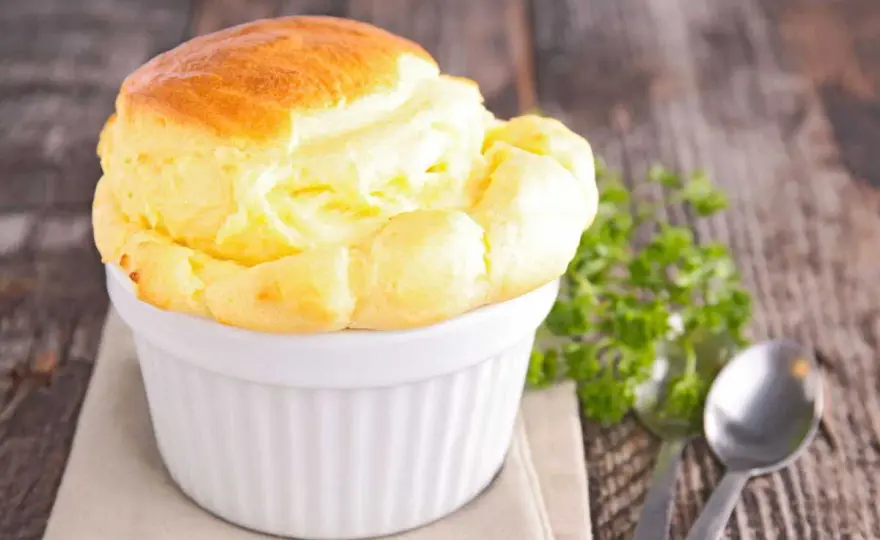 Soufflé au fromage parfait - Recette infaillible et astuces