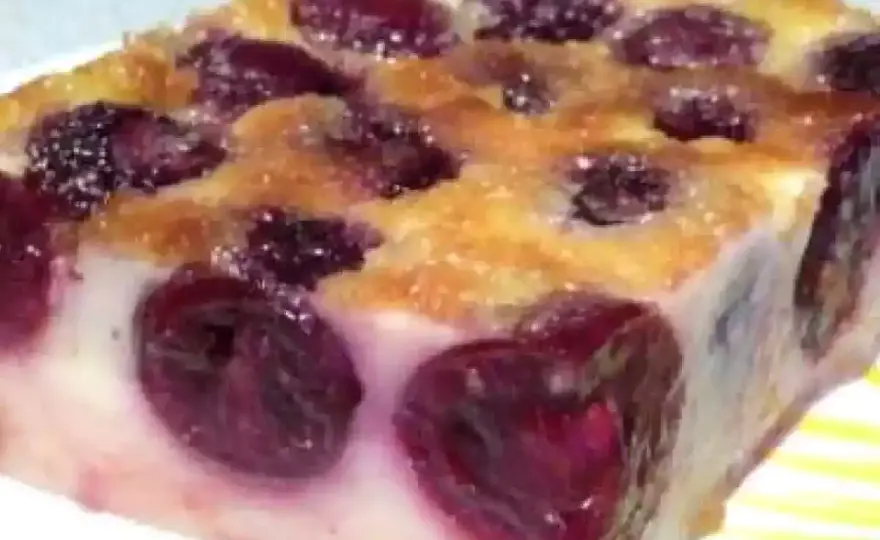 Clafoutis aux cerises - la recette simple et moelleuse