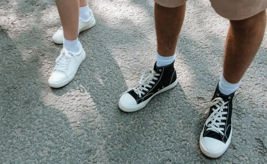 Buty na długie marsze - Wybierz idealne, uniknij bólu stóp!