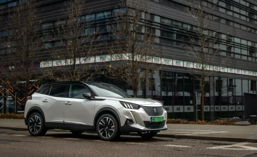 Peugeot e-2008 - Czy to elektryk dla Ciebie? Analiza i porady