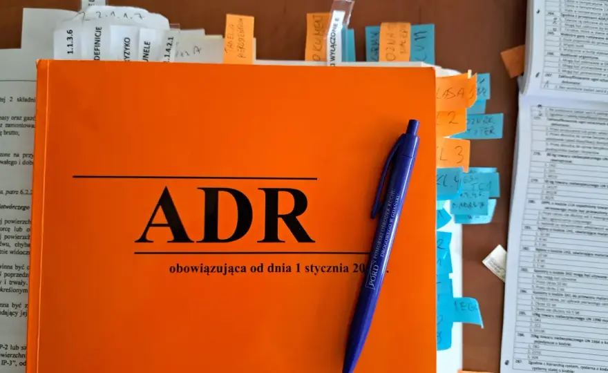 Doradca ADR – szkolenie, egzamin, a uprawnienia kierowcy?