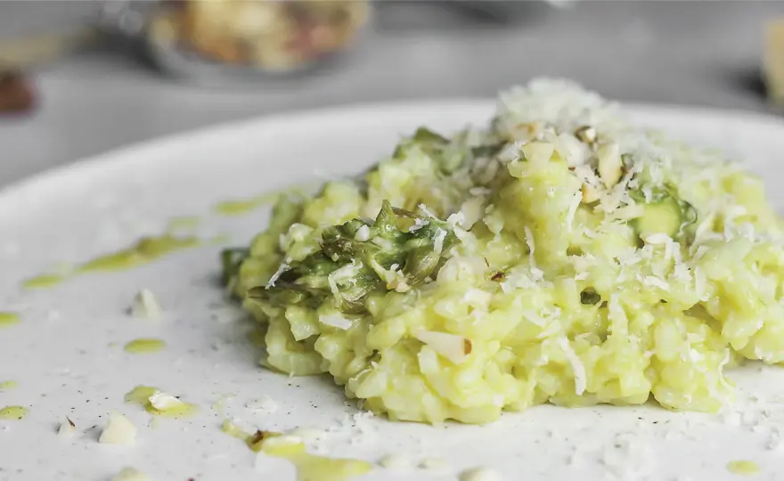 Kremowe risotto ze szparagami - przepis krok po kroku