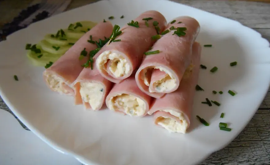Roladki z twarogiem: Prosty przepis i inspiracje na każdą okazję
