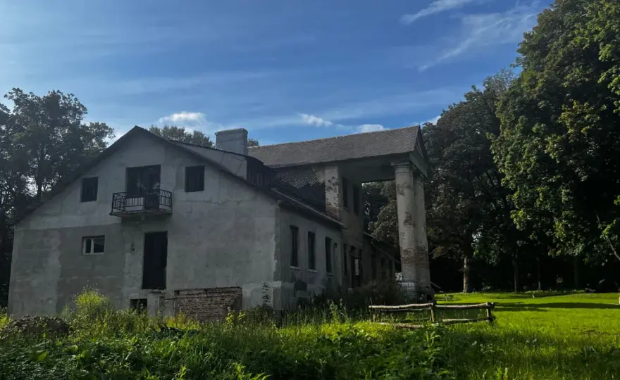 Zabytkowe dworki na sprzedaż - uniknij kosztownych pułapek przy zakupie
