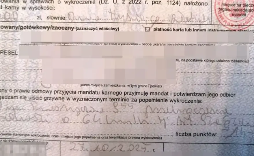 Prędkość w zabudowanym: 50 km/h, mandaty, utrata prawa jazdy. Jak uniknąć?
