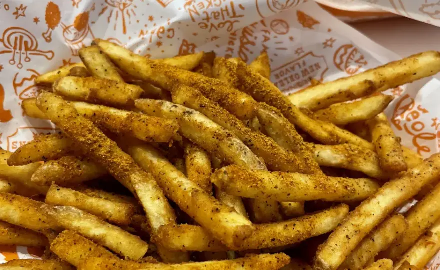 Ile kosztują zakręcone frytki w maku? Zaskakujące ceny i promocje