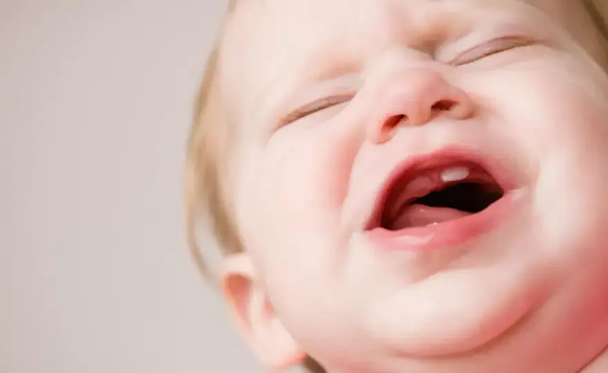 Pleśniawki u niemowlęcia - jak odróżnić je od osadu po mleku