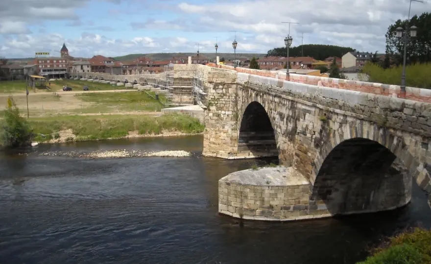 Hospital de Órbigo - Más allá del puente: historia y visita