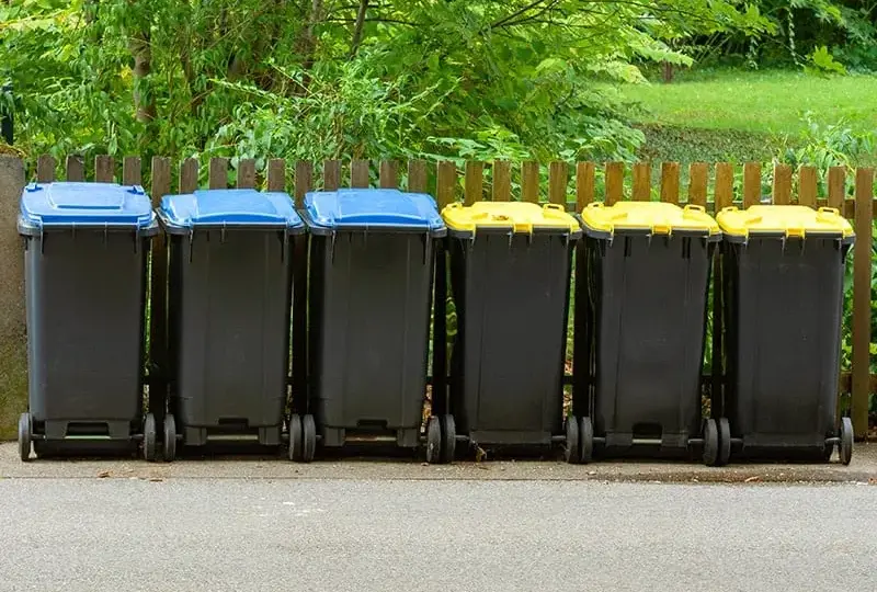 Do jakich śmieci wyrzucić żarówkę - kompletny poradnik segregacji