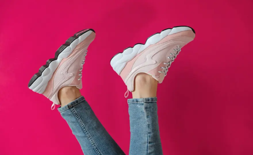 Różowe buty do czego pasują? Odkryj stylowe połączenia i inspiracje