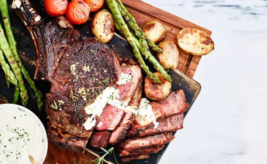 Grilla tomahawk med rätt temperatur och perfekt stekyta