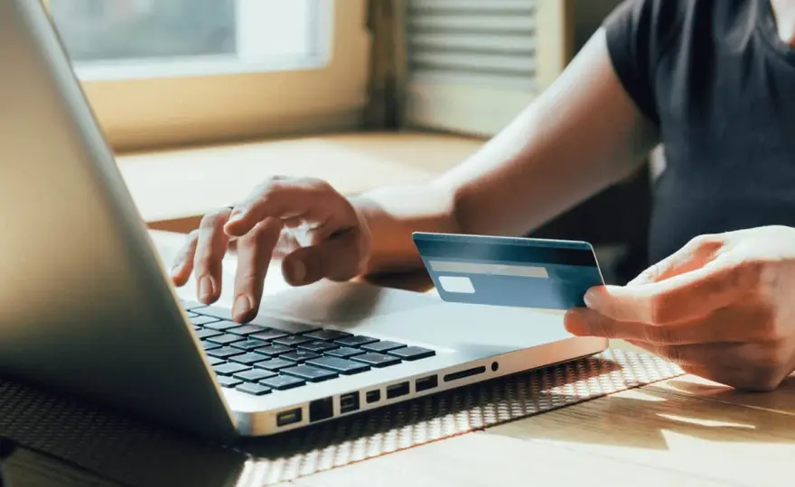 Visa Kreditkarte - Unberechtigte Abbuchung? So holst du dein Geld zurück!