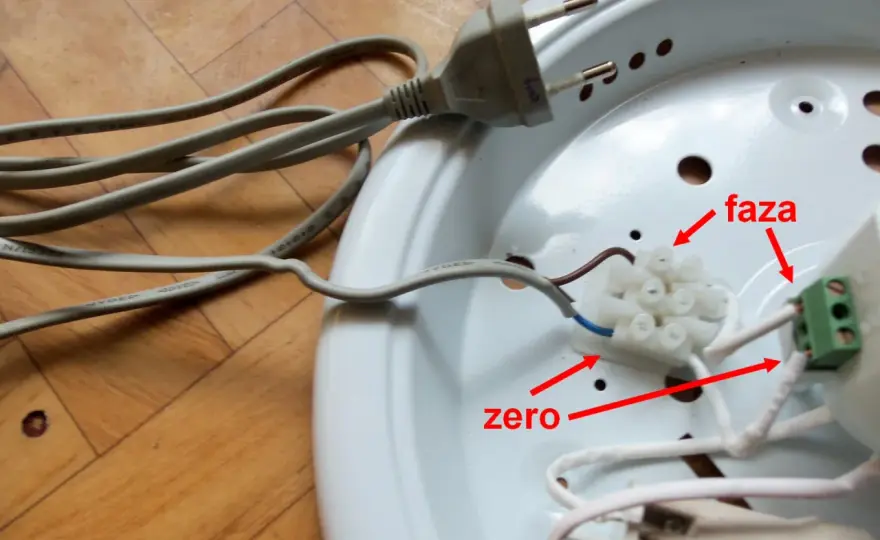 Lampa LED z czujnikiem ruchu nie świeci - Jak naprawić krok po kroku