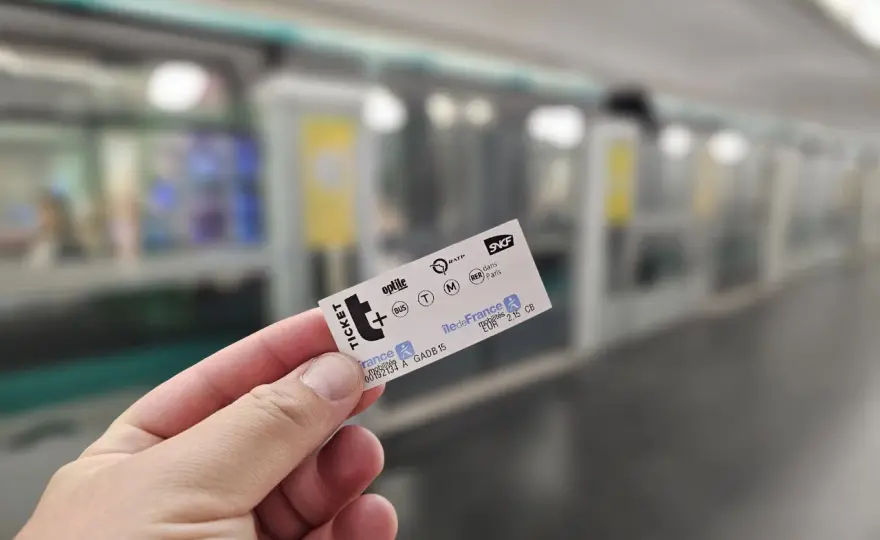 Metro Paryż - Jak działa, bilety i unikanie błędów