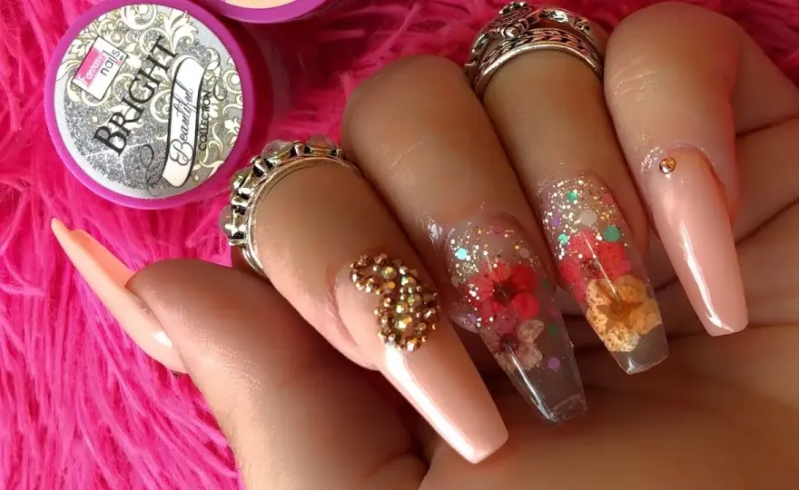 Uñas encapsuladas: aprende la técnica y evita errores comunes