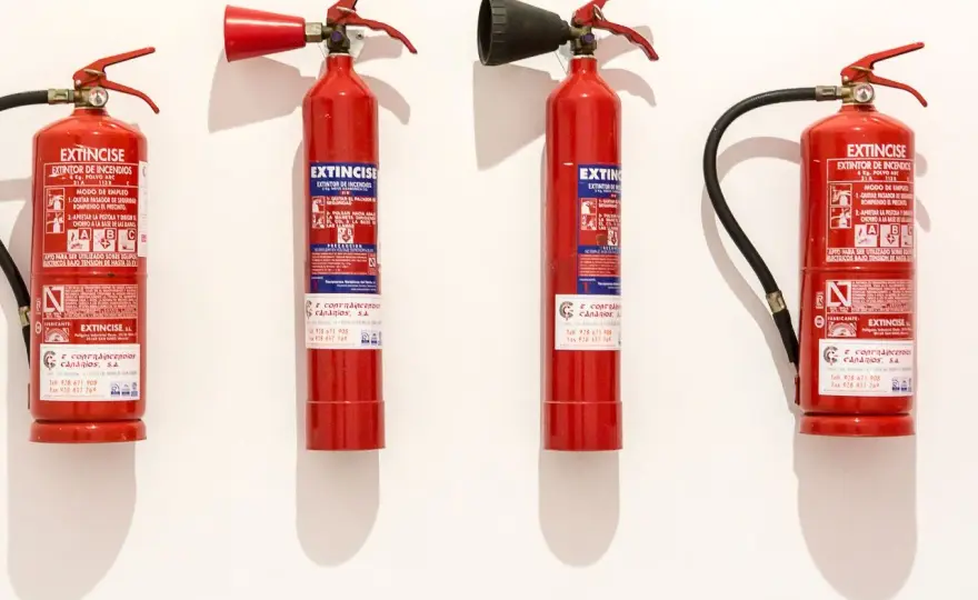 Co zrobić ze starą gaśnicą? Utylizacja, naprawa i DIY