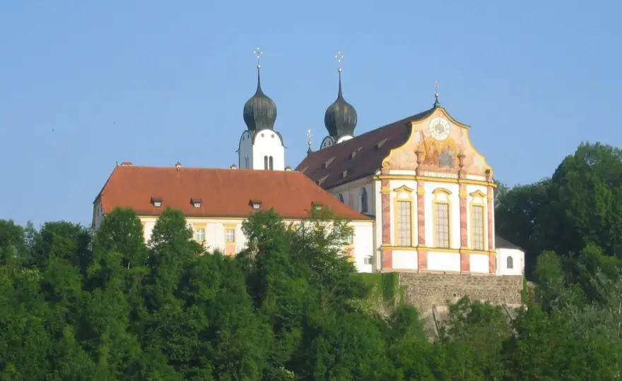 Kloster Baumburg: Geschichte, Rokoko & lebendige Pfarrei