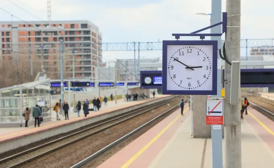 Zmiana czasu a pociągi - Jak kolej to ogarnia?